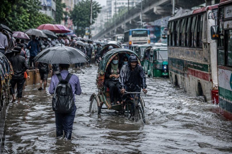 The Quiet Endurance of Dhaka’s Commuters: How Monsoon Rains Turn Every Workday Into a Struggle