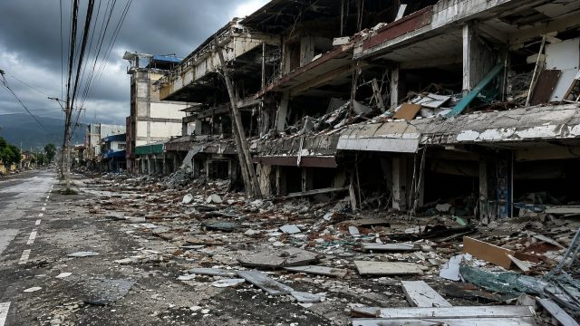 Magnitude 7.8 Earthquake Strikes Southern Philippines, Dozens Feared Dead as Rescue Efforts Intensify